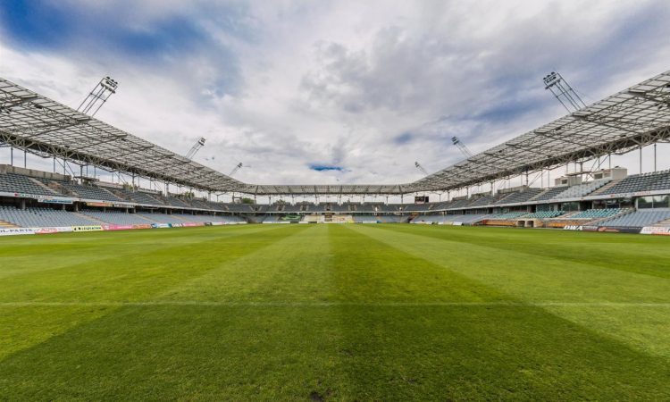 Olimpija zadala prvakinjam prvi poraz v sezoni
