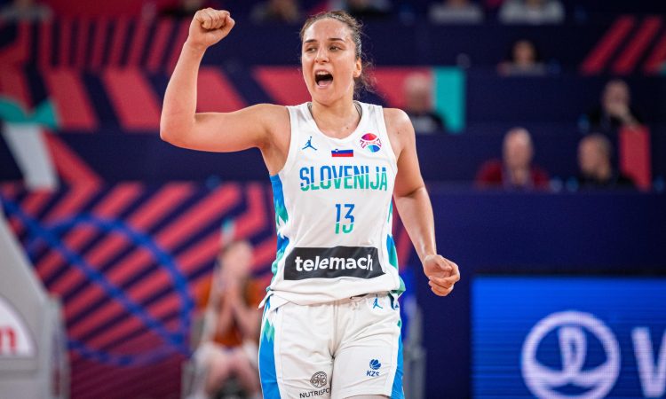 Slovenska košarkarica Zala Friškovec v madžarski Sopron