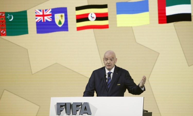Nogometaši bodo z znakom X sodniku prijavili rasistično obnašanje