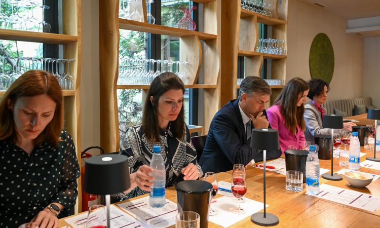 Janez Colnar je zmagovalec izbora za Županovo vino 2024