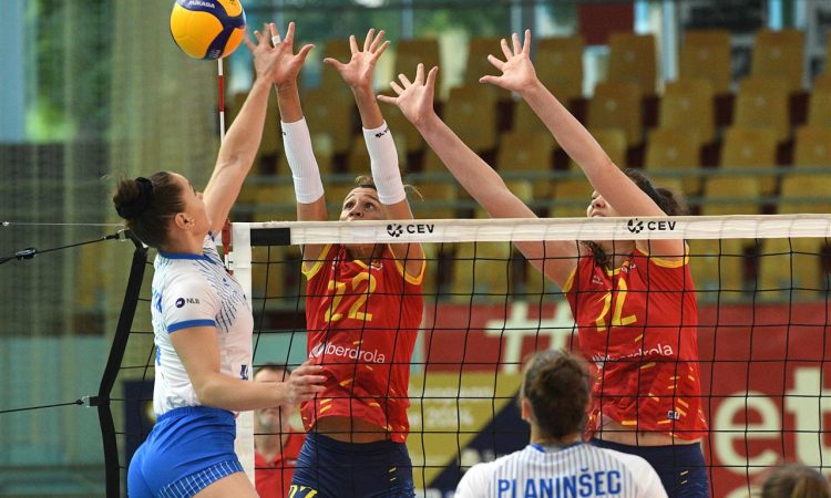 Slovenske odbojkarice izgubile s Špankami