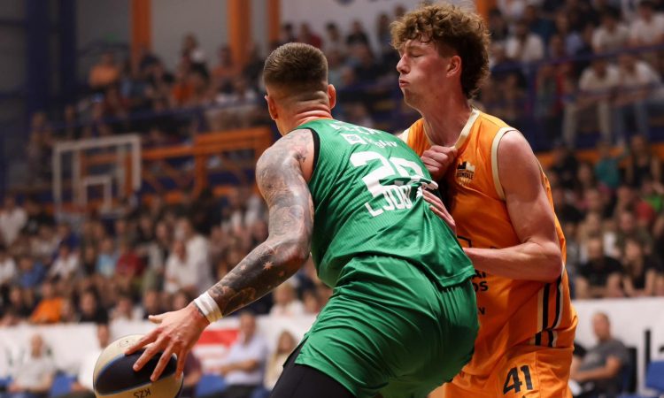 Ljubljančani povedli v košarkarskem finalu