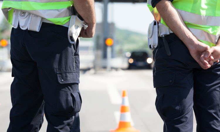 Na avtocesti več tujcev močno prekoračilo dovoljeno hitrost