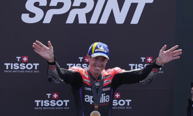 Espargaro izkoristil padec Bagnaie za sprintersko zmago v Barceloni