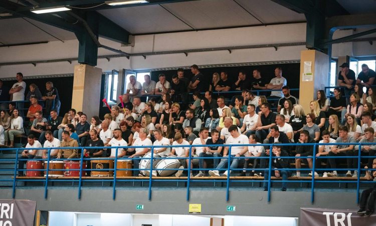 Rokometaši Trima Trebnjega so v zadnjem, 26. krogu lige NLB premagali Riko Ribnico z 28:27