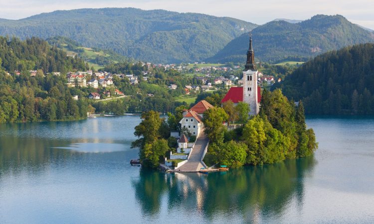 Potapljači na 31. čistilni akciji Blejskega jezera