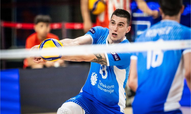 Slovenski odbojkarji nadigrali še prvo reprezentanco sveta, s 3:0 je padla Poljska