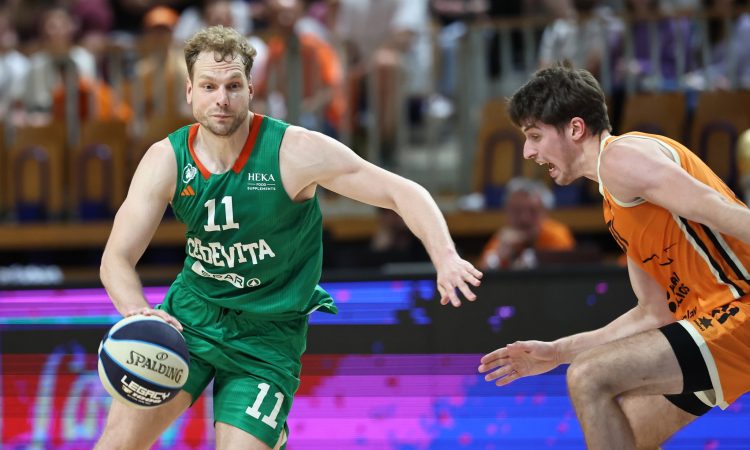 Cedevita Olimpija spet prvak in tretjič v nizu s trojčkom lovorik