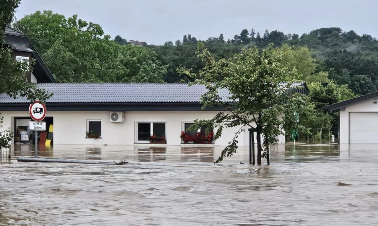 V naselju Boračeva v Občini Radenci poplavilo okoli 100 hiš