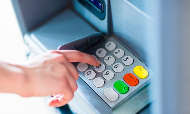 V Šiški ponoči z eksplozivom poškodovali bankomat