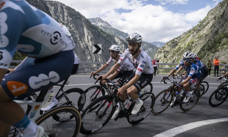 Adam Yates novi vodilni na dirki po Švici