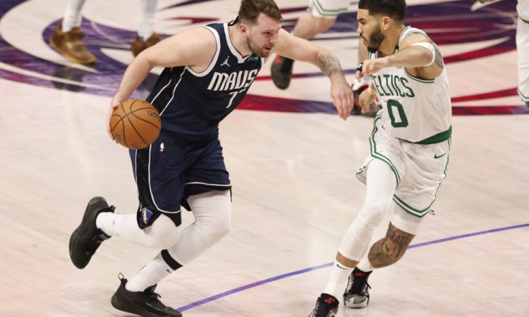 Dallas tudi na tretji tekmi finala lige NBA prekratek proti Bostonu