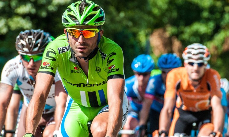Uci bo preizkusila rumene kartone na dirkah