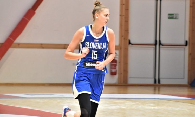 Mojca Jelenc se seli v Valencio