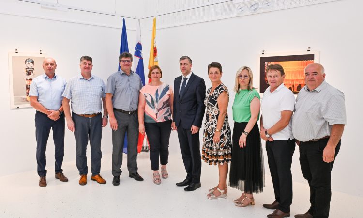 Župani jugovzhodne Slovenije in Posavja nezadovoljni s sistemskim reševanjem romskih vprašanj