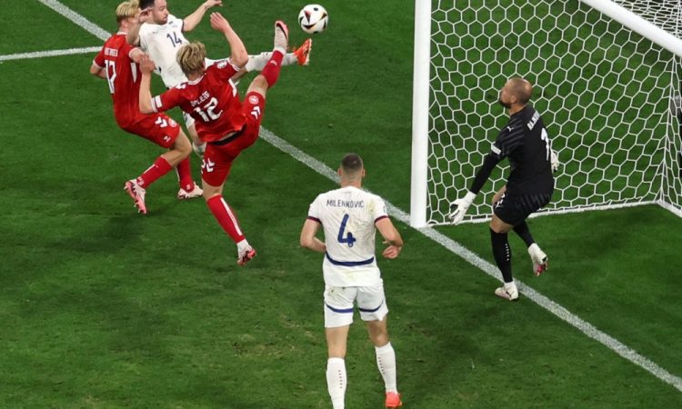 Danski in srbski nogometaši brez golov v Münchnu 