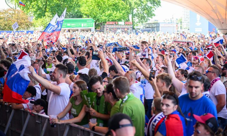 Siddharta ogrela slovenska grla in srca pred večerno tekmo v Kölnu
