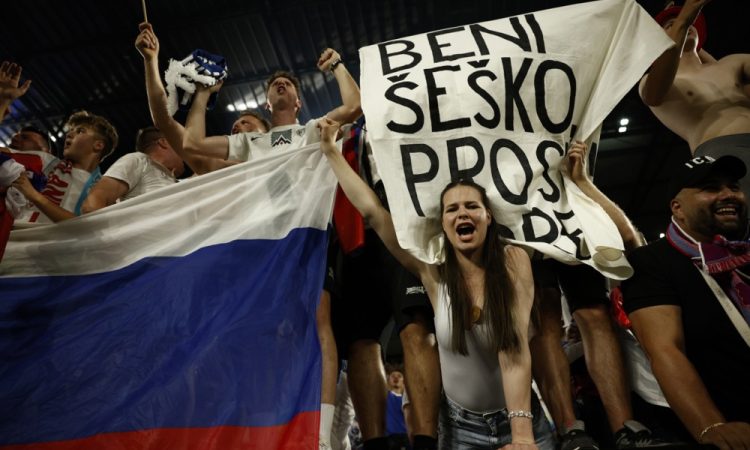 Po vstopnice za tekmo Slovenije v osmini finala od petka
