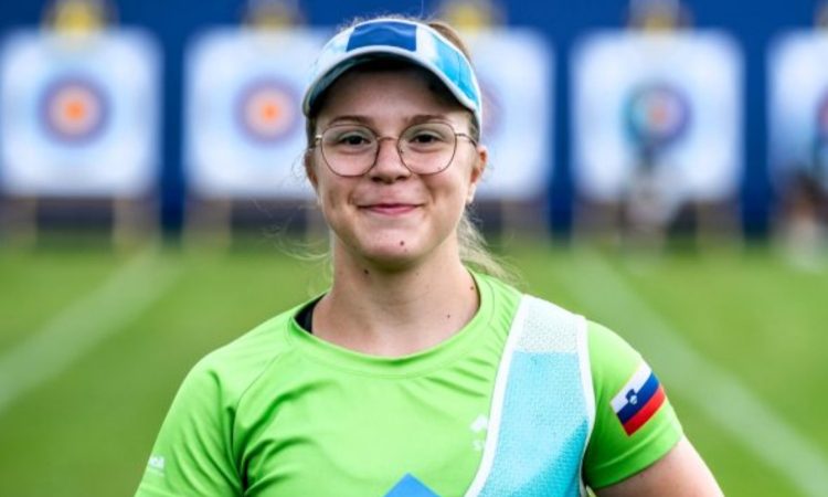 Lokostrelka Žana Pintarič uvrščena na OI v Parizu