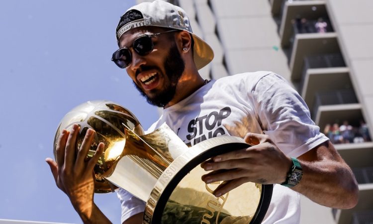 Jaysonu Tatumu se obeta rekordna pogodba v ligi NBA