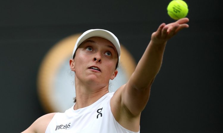 Rubljov izpadel, Swiatek v drugi krog