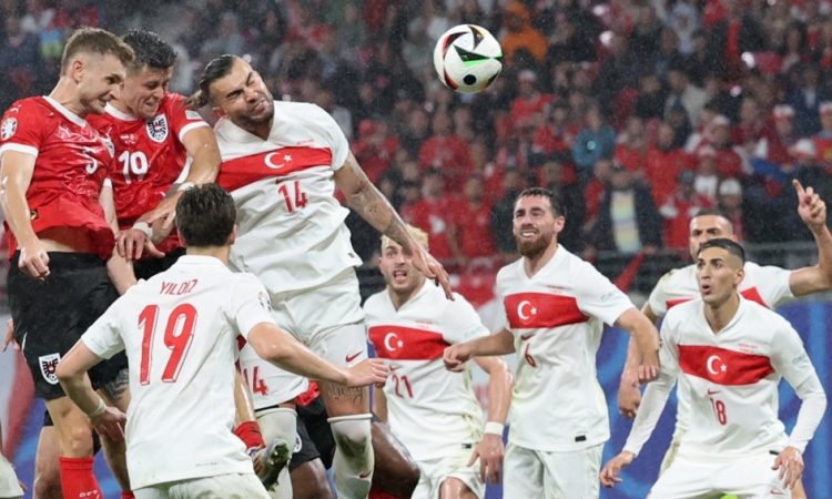 Turki prek Avstrijcev v četrtfinale EP 