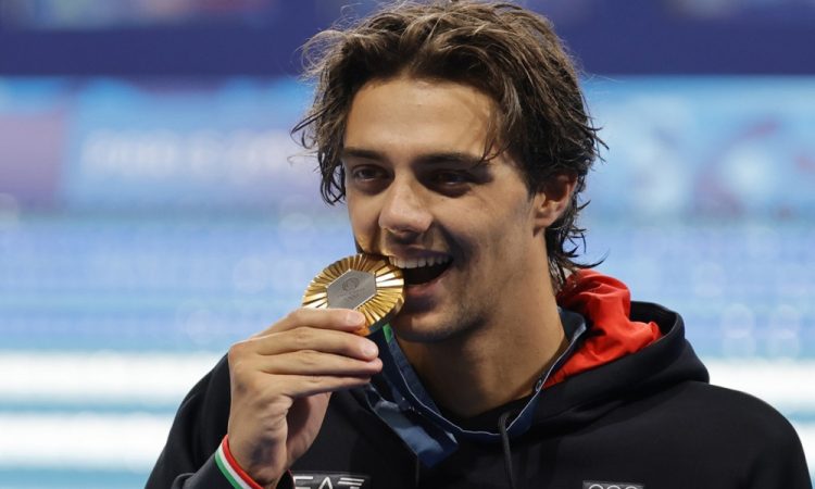 Italijan Thomas Ceccon slavil na 100 m hrbtno na OI