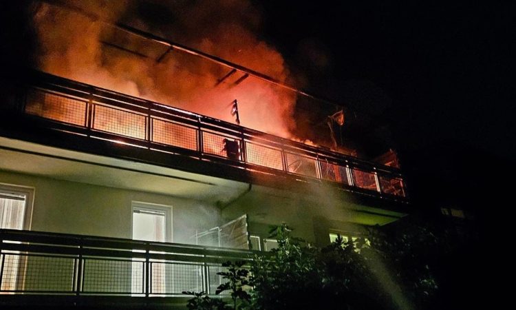 Tuja krivda za požar v stanovanjskem bloku v Mariboru izključena