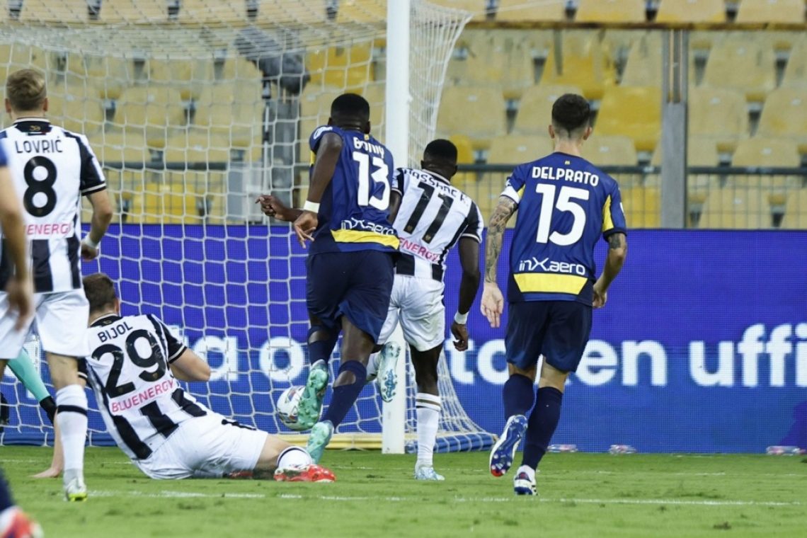 Udinese po preobratu v Parmi na vrhu italijanskega prvenstva