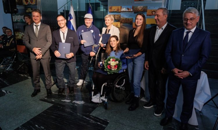  Golob počastil slovenske parašportnike ob svečani podelitvi nagrad za medalje na paralimpijskih igrah v Parizu