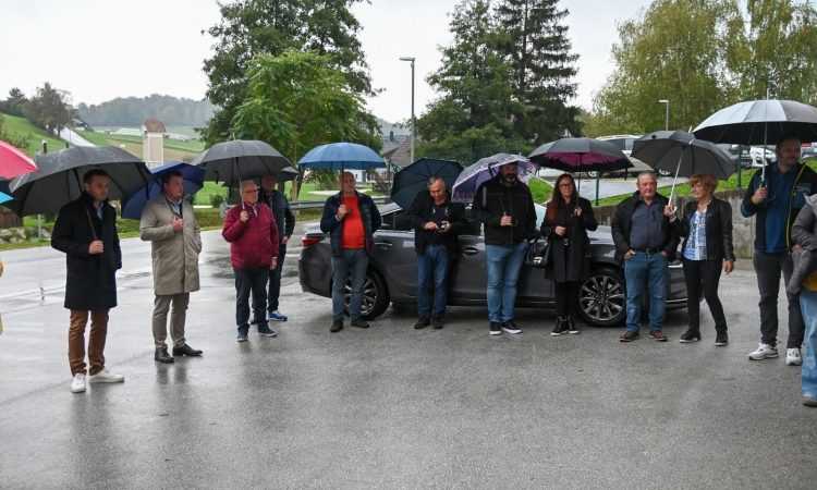 Na območju krajevne skupnosti Koprivnica uradno predali več investicij