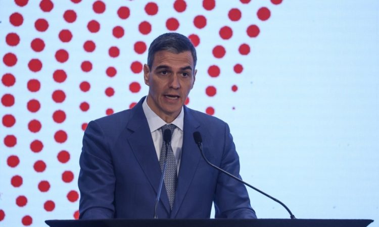 Sánchez izraža solidarnost po uničujočem neurju v Valenciji