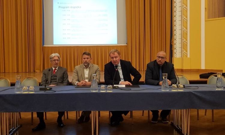 Posvet s poplavljenimi občinami za pospešitev postopkov obnov po naravni nesreči