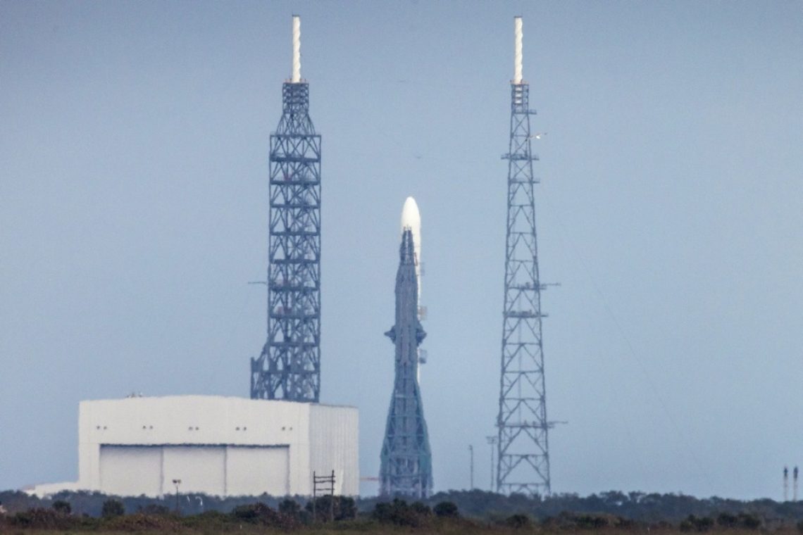 Blue Origin uspešno izstrelil raketo New Glenn tisoče milj nad Zemljo