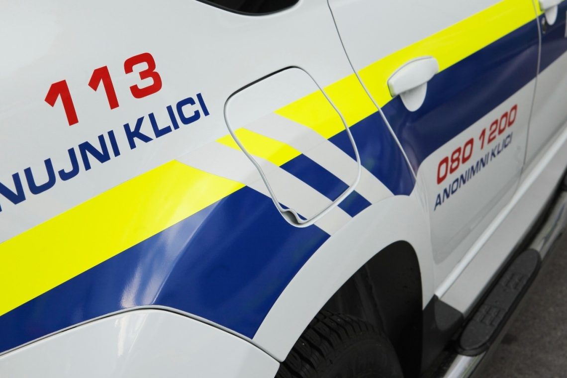 Pri Šentvidu pri Stični traktor pokopal 30-letnega moškega