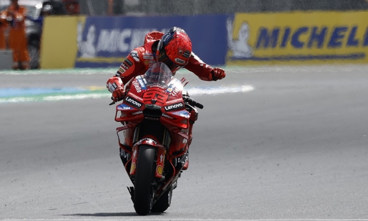 Marc Marquez zmagovalec sprinta, Bagnaia v pesku 