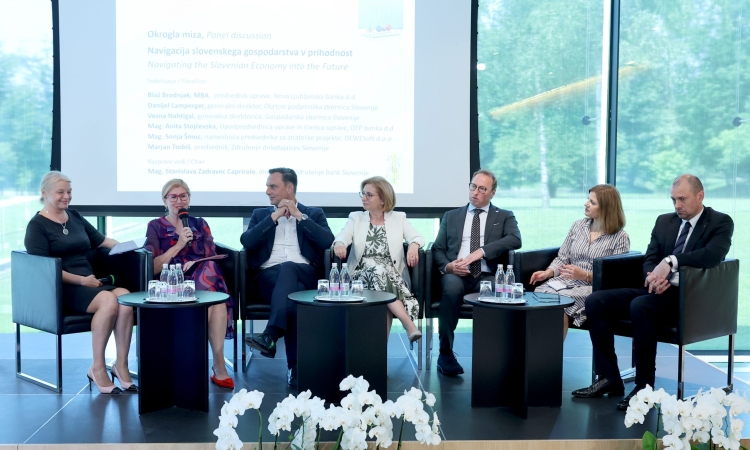Pozivi po reformah in vlaganjih v času geopolitične preobrazbe