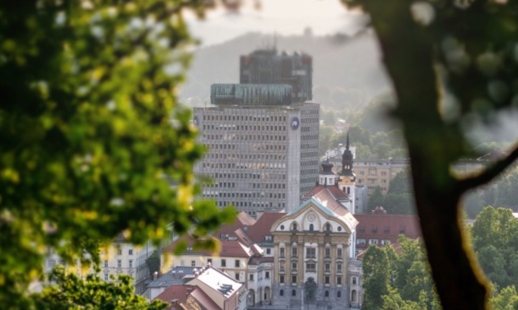 NLB Skupina v prvem polletju 2025 z dobičkom 274 milijonov evrov in podaljšanimi mandati vodstvu