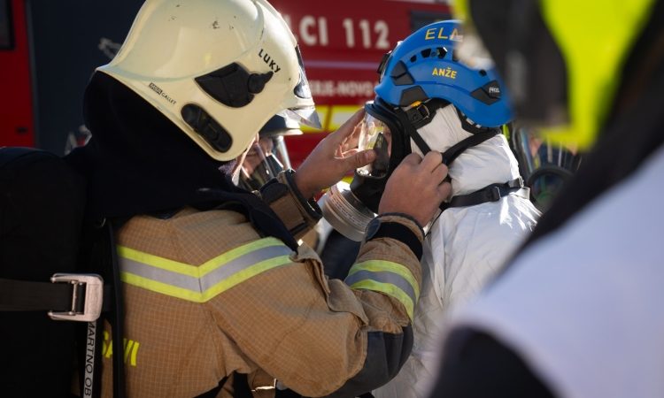 Pri OŠ Kanal odkrita bomba iz prve svetovne vojne, šola uspešno evakuirana