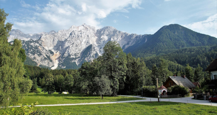 Država namenja 7,5 milijona evrov za prenovo zapuščenih stavb na obmejnih območjih