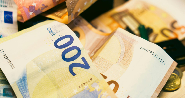 GZS ostro proti drastičnemu dvigu minimalne plače