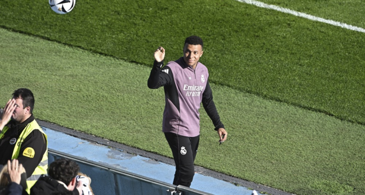 Mbappe po poškodbi na tritedenski počitek