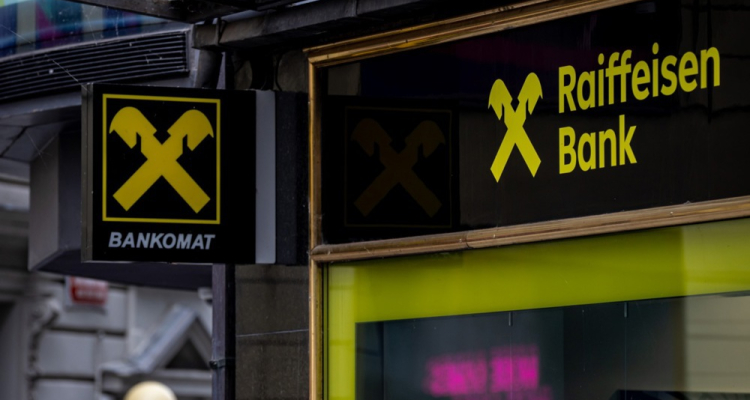 Raiffeisen prevzel vodstvo v boju za Addiko Bank